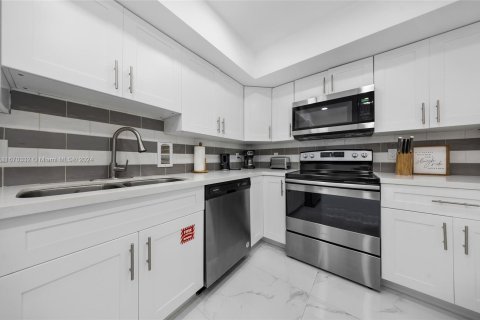 Condominio en venta en Hollywood, Florida, 1 dormitorio, 81.2 m2 № 1394231 - foto 17