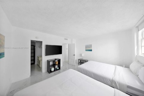 Condominio en venta en Hollywood, Florida, 1 dormitorio, 81.2 m2 № 1394231 - foto 12