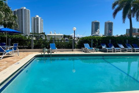 Copropriété à vendre à Aventura, Floride: 2 chambres, 101.82 m2 № 1394232 - photo 6