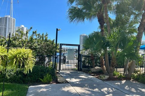 Copropriété à vendre à Aventura, Floride: 2 chambres, 101.82 m2 № 1394232 - photo 3