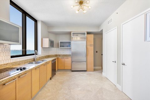 Condo in Sunny Isles Beach, Florida, 2 bedrooms  № 1189094 - photo 17