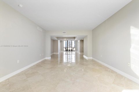 Condo in Sunny Isles Beach, Florida, 2 bedrooms  № 1189094 - photo 7