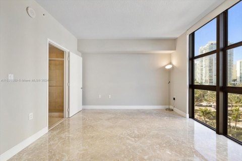 Condo in Sunny Isles Beach, Florida, 2 bedrooms  № 1189094 - photo 10