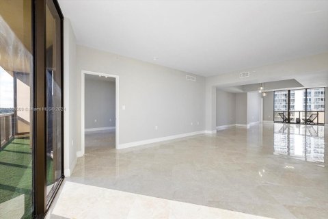 Condo in Sunny Isles Beach, Florida, 2 bedrooms  № 1189094 - photo 8