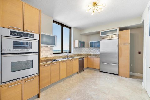 Condo in Sunny Isles Beach, Florida, 2 bedrooms  № 1189094 - photo 16