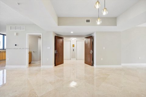 Condo in Sunny Isles Beach, Florida, 2 bedrooms  № 1189094 - photo 3