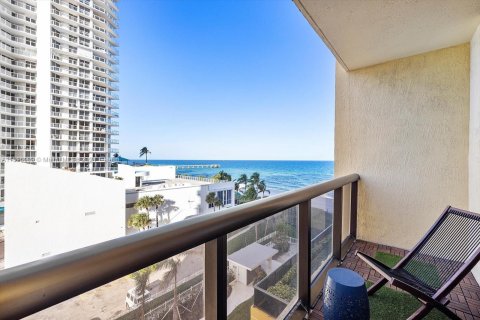 Condo in Sunny Isles Beach, Florida, 2 bedrooms  № 1189094 - photo 20