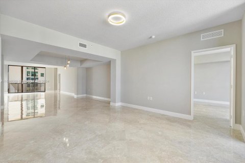 Condo in Sunny Isles Beach, Florida, 2 bedrooms  № 1189094 - photo 9