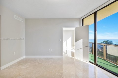 Condo in Sunny Isles Beach, Florida, 2 bedrooms  № 1189094 - photo 13