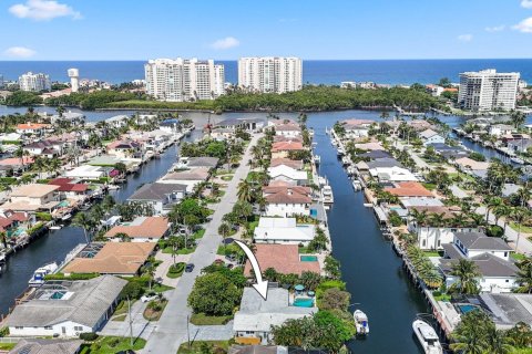 House in Boca Raton, Florida 4 bedrooms, 189.71 sq.m. № 1189926 - photo 9