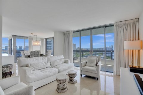 Condo in Aventura, Florida, 3 bedrooms  № 1347997 - photo 11