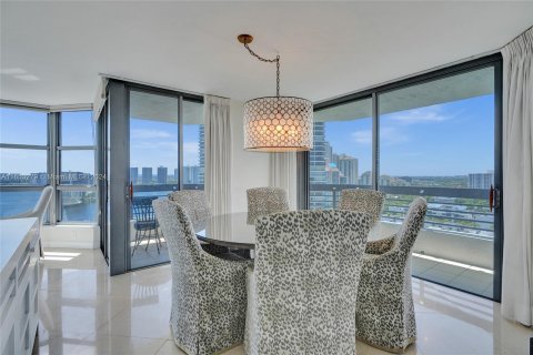 Condo in Aventura, Florida, 3 bedrooms  № 1347997 - photo 17