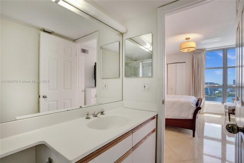 Condo in Aventura, Florida, 3 bedrooms  № 1347997 - photo 24