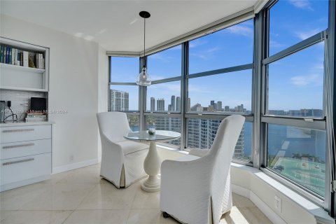 Condo in Aventura, Florida, 3 bedrooms  № 1347997 - photo 16