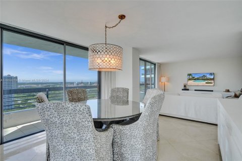 Condo in Aventura, Florida, 3 bedrooms  № 1347997 - photo 18