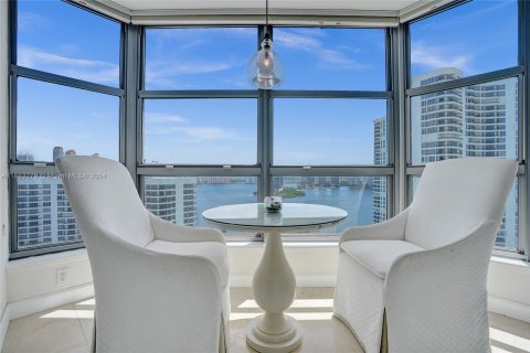 Condo in Aventura, Florida, 3 bedrooms  № 1347997 - photo 15