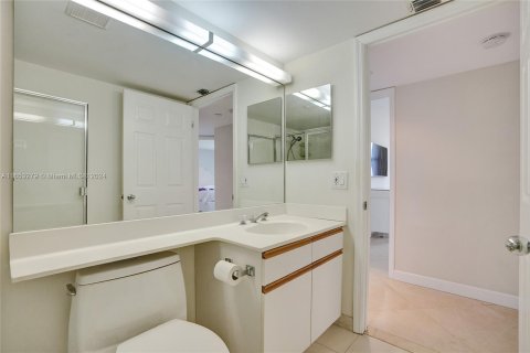 Condo in Aventura, Florida, 3 bedrooms  № 1347997 - photo 30