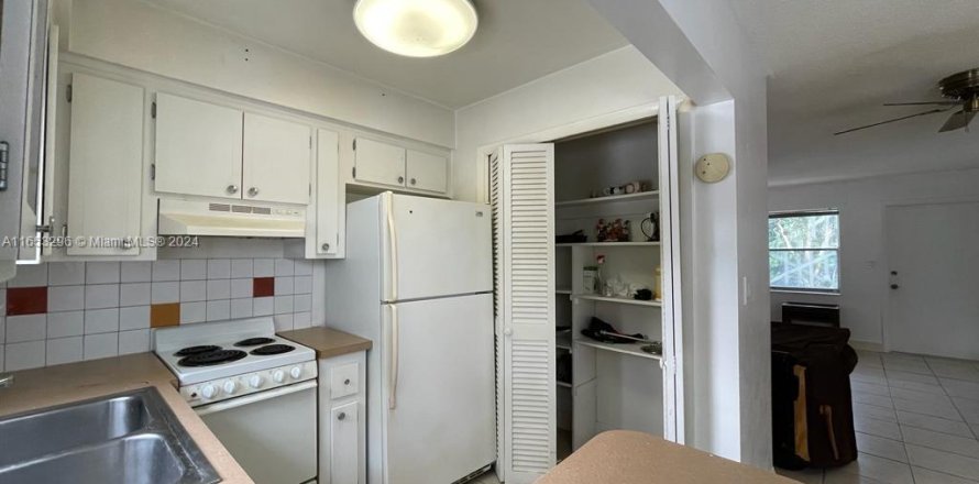 Condo in Hollywood, Florida, 1 bedroom  № 1348001