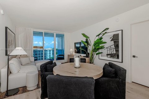 Condominio en alquiler en Miami Beach, Florida, 3 dormitorios, 109.62 m2 № 25594 - foto 2