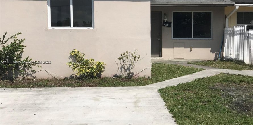 House in Miami Gardens, Florida 3 bedrooms, 105.54 sq.m. № 1348325