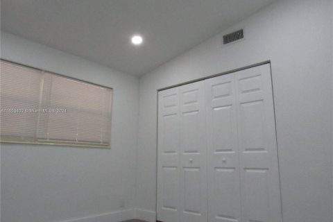 House in Fort Lauderdale, Florida 3 bedrooms, 91.42 sq.m. № 1348321 - photo 8