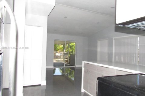 Casa en venta en Fort Lauderdale, Florida, 3 dormitorios, 91.42 m2 № 1348321 - foto 5