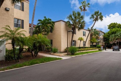 Condo in Tampa, Florida, 3 bedrooms  № 1415109 - photo 2