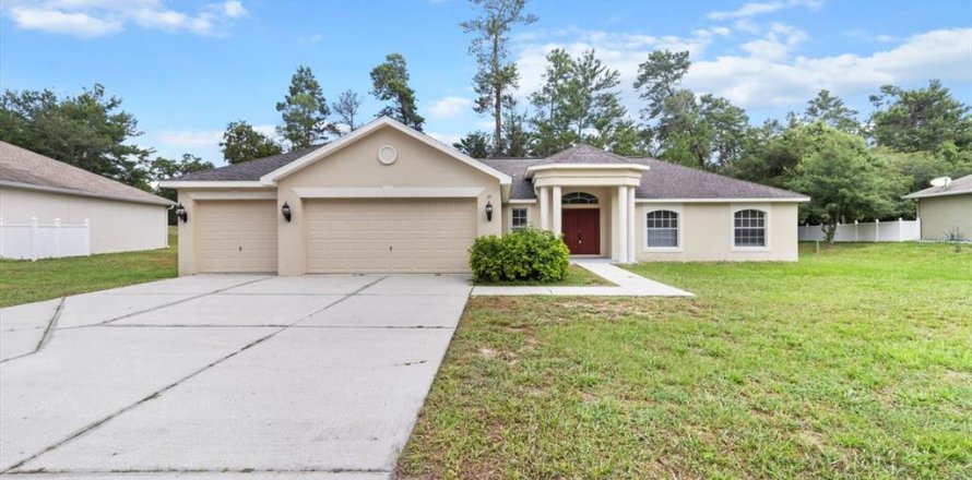 House in Homosassa, Florida 4 bedrooms, 178.19 sq.m. № 1346396