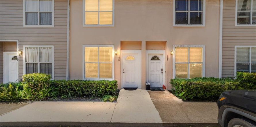 Townhouse in Gainesville, Florida 2 bedrooms, 108.88 sq.m. № 1307161