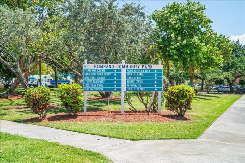 Immobilier commercial à vendre à Pompano Beach, Floride: 168.71 m2 № 1168895 - photo 4