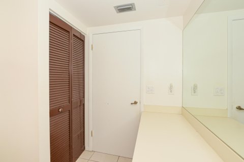 Купить кондоминиум в Хоб-Саунд, Флорида 2 спальни, 109.35м2, № 1017092 - фото 25
