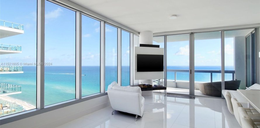 Condo in Miami Beach, Florida, 2 bedrooms  № 972215