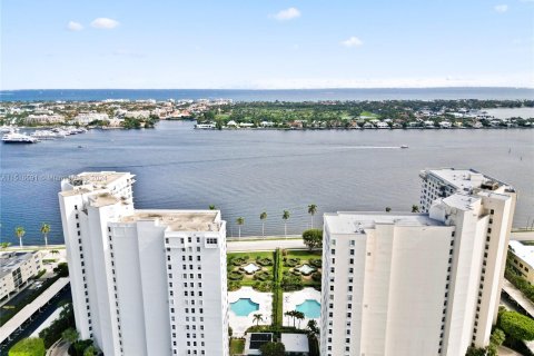 Condominio en venta en West Palm Beach, Florida, 2 dormitorios, 100.89 m2 № 967544 - foto 1