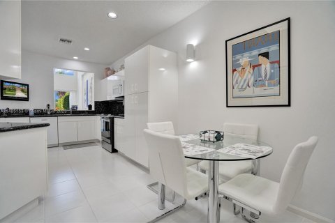 Townhouse in Delray Beach, Florida 4 bedrooms, 219.25 sq.m. № 835786 - photo 14