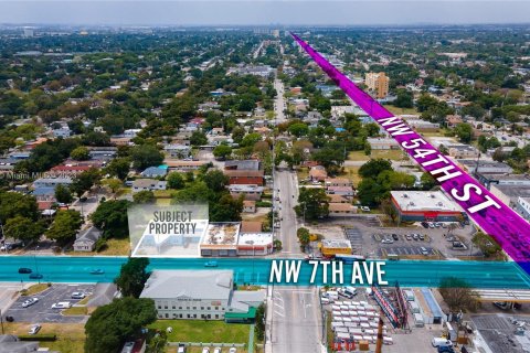 Propiedad comercial en venta en Miami, Florida № 835835 - foto 1