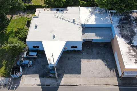 Propiedad comercial en venta en Miami, Florida № 835835 - foto 9