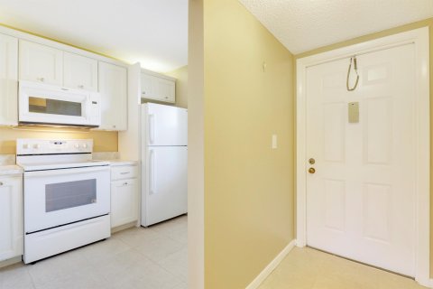 Condo in Stuart, Florida, 2 bedrooms  № 1141166 - photo 18