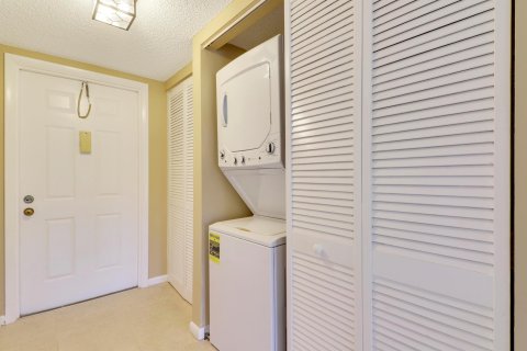 Condo in Stuart, Florida, 2 bedrooms  № 1141166 - photo 17