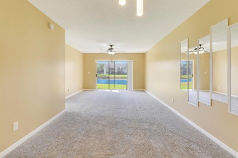 Condo in Stuart, Florida, 2 bedrooms  № 1141166 - photo 12