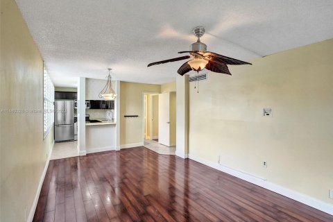Condominio en venta en Davie, Florida, 2 dormitorios, 91.04 m2 № 818269 - foto 10