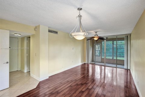 Condominio en venta en Davie, Florida, 2 dormitorios, 91.04 m2 № 818269 - foto 6