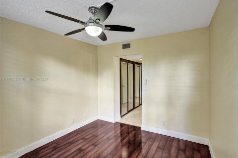 Copropriété à vendre à Davie, Floride: 2 chambres, 91.04 m2 № 818269 - photo 28