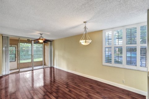 Condominio en venta en Davie, Florida, 2 dormitorios, 91.04 m2 № 818269 - foto 7