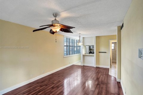 Condominio en venta en Davie, Florida, 2 dormitorios, 91.04 m2 № 818269 - foto 9