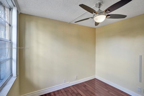 Condominio en venta en Davie, Florida, 2 dormitorios, 91.04 m2 № 818269 - foto 20