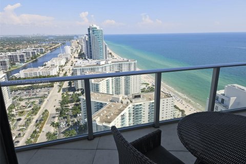 Condominio en venta en Hollywood, Florida, 2 dormitorios, 109.53 m2 № 701415 - foto 1