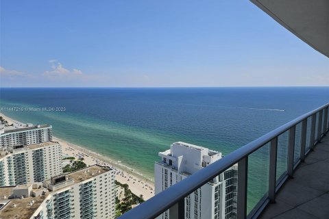 Condominio en venta en Hollywood, Florida, 2 dormitorios, 109.53 m2 № 701415 - foto 3