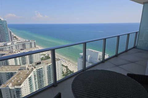 Condominio en venta en Hollywood, Florida, 2 dormitorios, 109.53 m2 № 701415 - foto 2