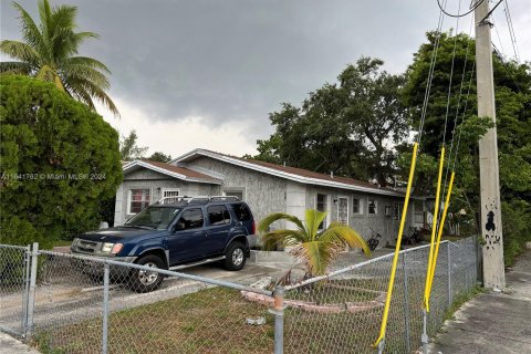 House in Miami, Florida 3 bedrooms, 96.62 sq.m. № 1319367 - photo 1