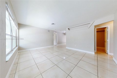 Villa ou maison à vendre à Miramar, Floride: 4 chambres, 156.26 m2 № 1380326 - photo 4